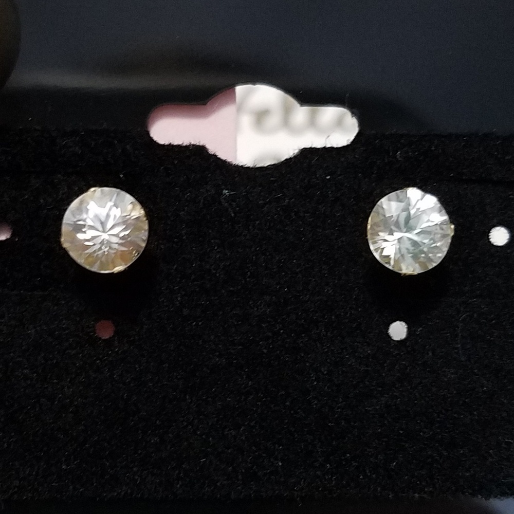 Classically beautiful 14K gold clear CZ studs